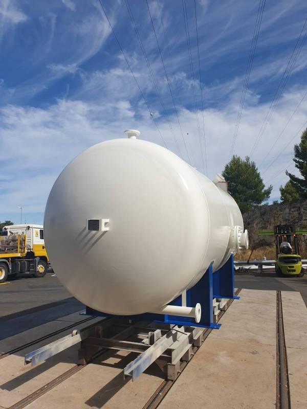 Mise en peinture système anticorrosion sur un ballon pour une entreprise de produits chimiques près de Aix en Provence